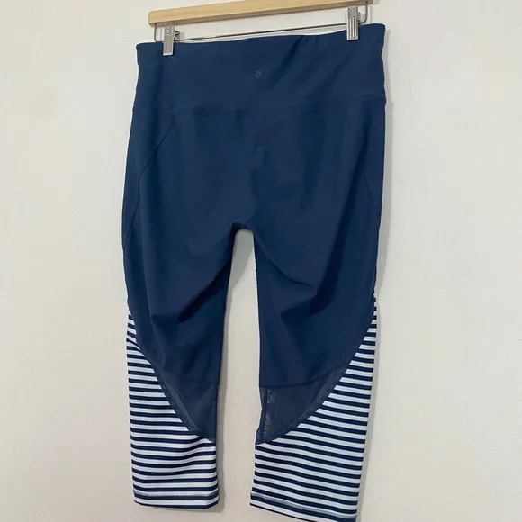Xersion Women's Fitted Capri Legging Size Large Slate Blue & White Striped - Picture 6 of 7